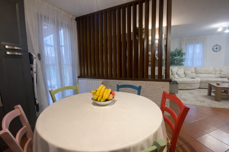 Proponiamo in vendita una splendida porzione di bifamiliare situata nella tranquilla e servita zo...