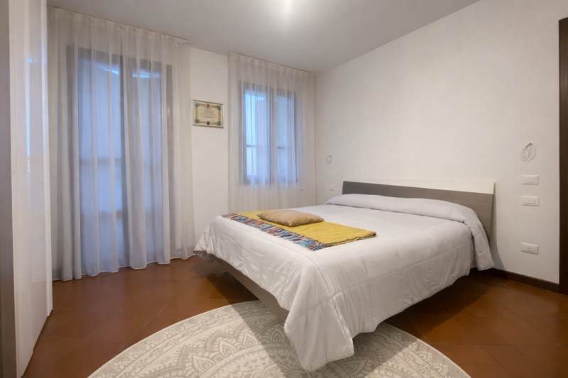 Proponiamo in vendita una splendida porzione di bifamiliare situata nella tranquilla e servita zo...