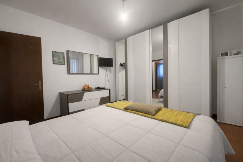 Proponiamo in vendita una splendida porzione di bifamiliare situata nella tranquilla e servita zo...