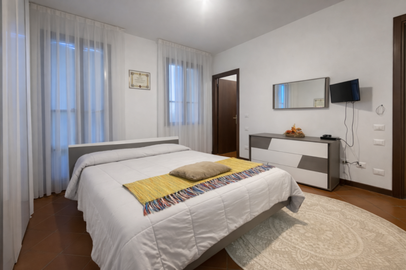 Proponiamo in vendita una splendida porzione di bifamiliare situata nella tranquilla e servita zo...