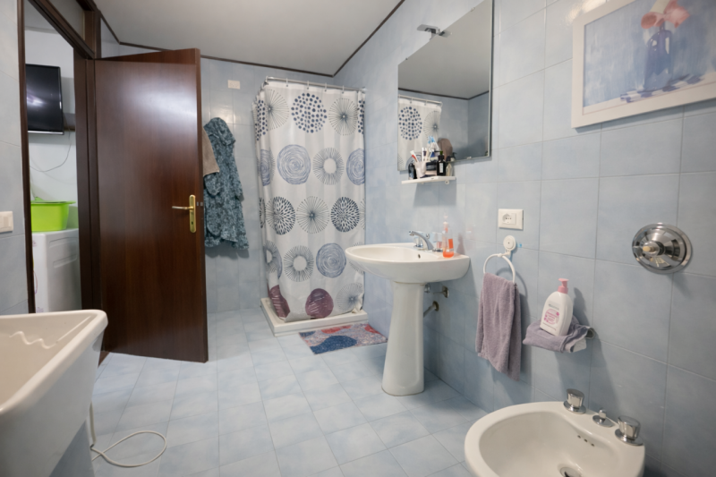 Proponiamo in vendita una splendida porzione di bifamiliare situata nella tranquilla e servita zo...