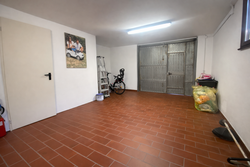 Proponiamo in vendita una splendida porzione di bifamiliare situata nella tranquilla e servita zo...