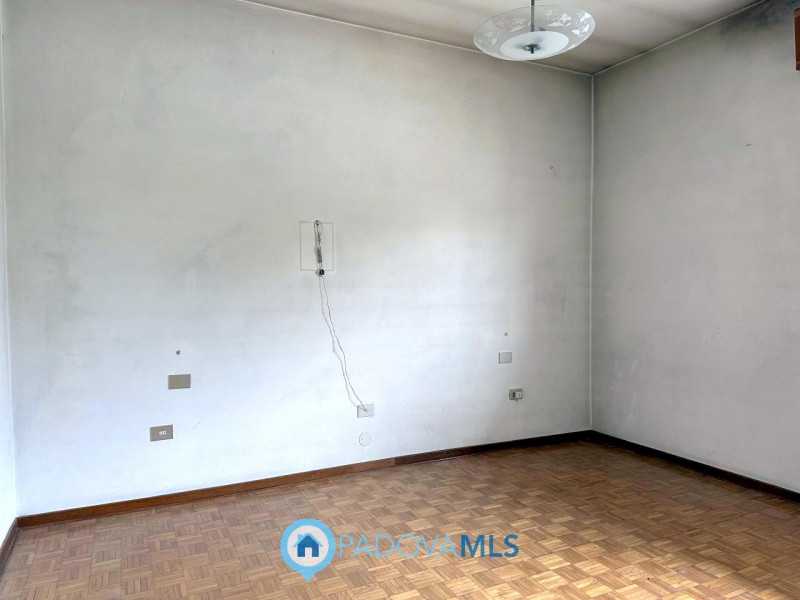 Immobile in esclusiva al Gruppo Padova MLS

In zona molto centrale, comoda a tutti i servizi, si ...