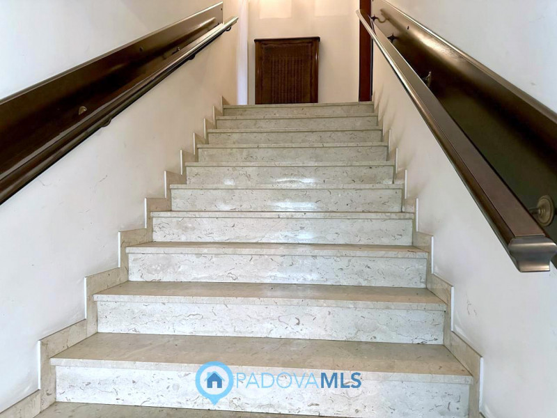 Immobile in esclusiva al Gruppo Padova MLS

In zona molto centrale, comoda a tutti i servizi, si ...