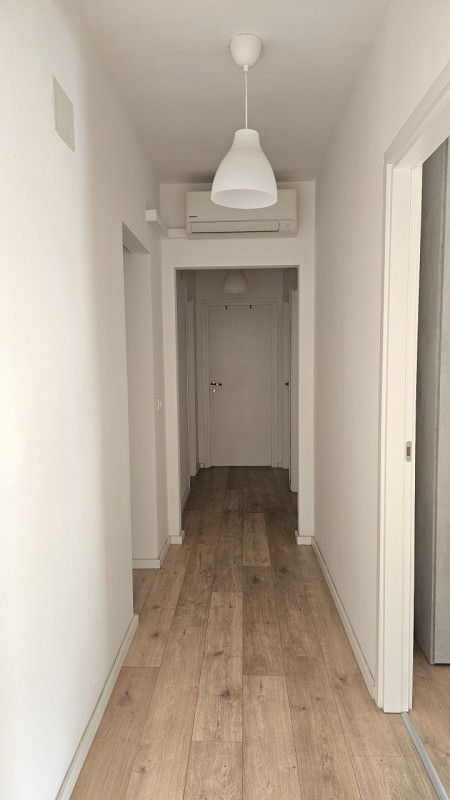 Proponiamo una stanza singola in locazione all'interno di un ampio appartamento situato in via Ti...