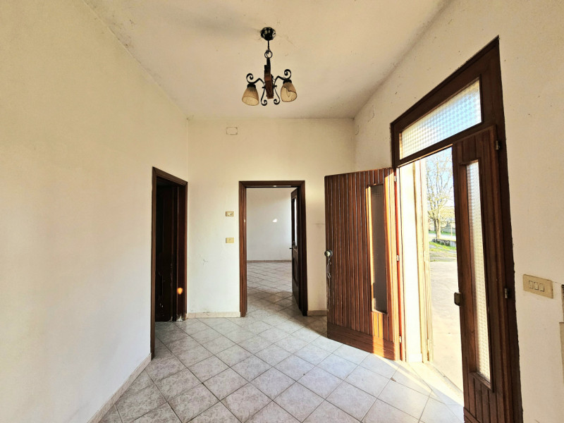 Proponiamo in vendita a Borgo Veneto, località Taglie, abitazione singola sviluppata su un unico ...