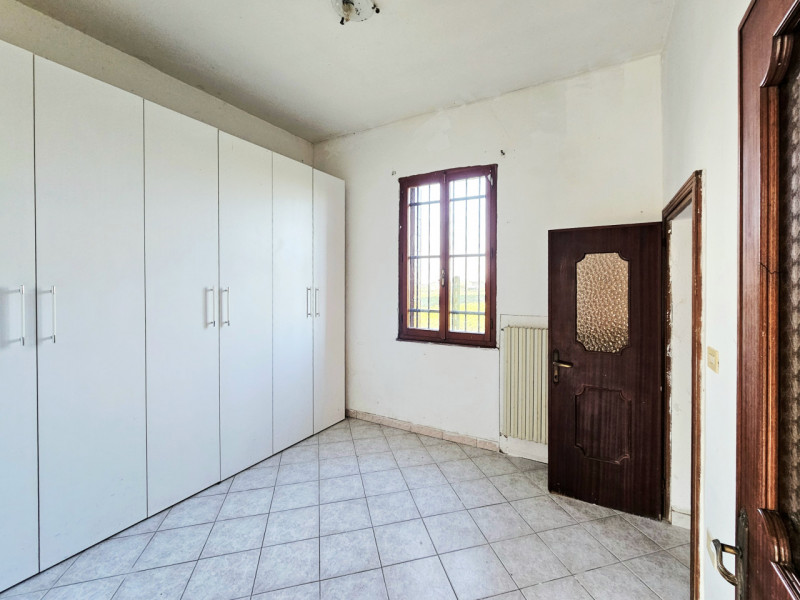 Proponiamo in vendita a Borgo Veneto, località Taglie, abitazione singola sviluppata su un unico ...