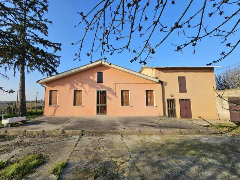 Proponiamo in vendita a Borgo Veneto, località Taglie, abitazione singola sviluppata su un unico ...