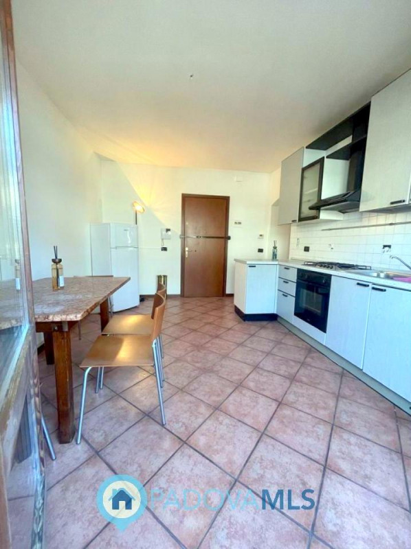 Immobile in esclusiva al Gruppo Padova MLS

Zona Montà, su piccola palazzina in tranquillo contes...