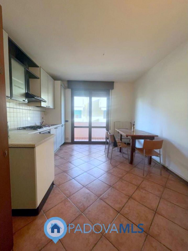 Immobile in esclusiva al Gruppo Padova MLS

Zona Montà, su piccola palazzina in tranquillo contes...