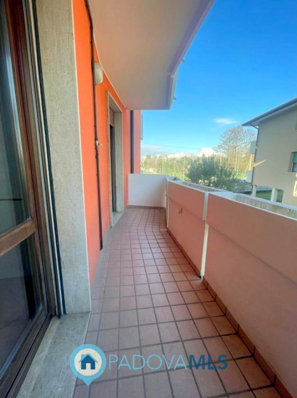 Immobile in esclusiva al Gruppo Padova MLS

Zona Montà, su piccola palazzina in tranquillo contes...