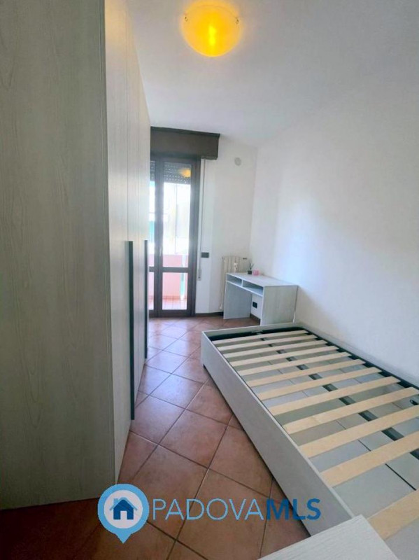 Immobile in esclusiva al Gruppo Padova MLS

Zona Montà, su piccola palazzina in tranquillo contes...