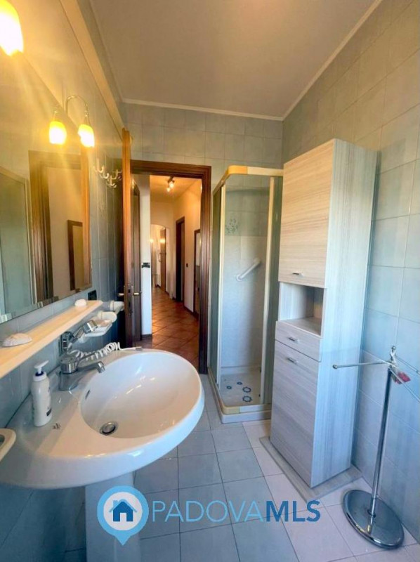 Immobile in esclusiva al Gruppo Padova MLS

Zona Montà, su piccola palazzina in tranquillo contes...