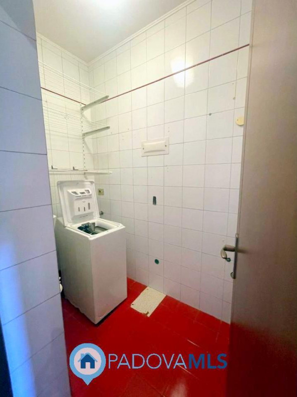 Immobile in esclusiva al Gruppo Padova MLS

Zona Montà, su piccola palazzina in tranquillo contes...