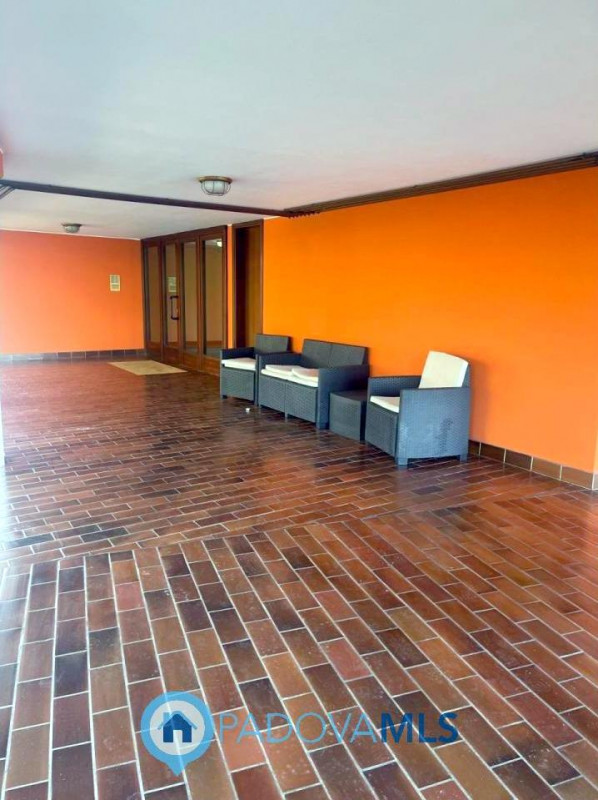 Immobile in esclusiva al Gruppo Padova MLS

Zona Montà, su piccola palazzina in tranquillo contes...