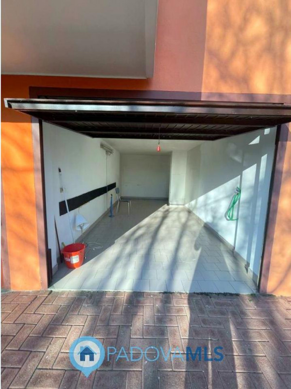 Immobile in esclusiva al Gruppo Padova MLS

Zona Montà, su piccola palazzina in tranquillo contes...