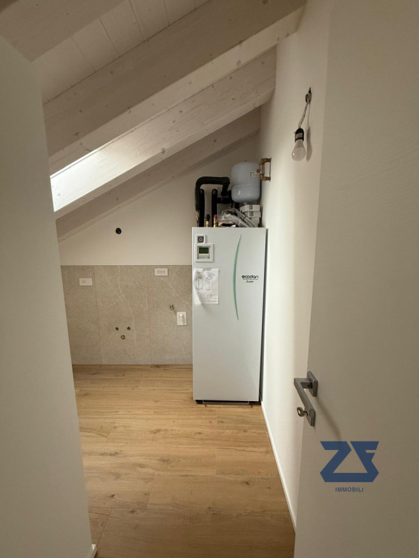 In posizione centrale a Riese Pio X, proponiamo in vendita un elegante e luminoso appartamento ma...