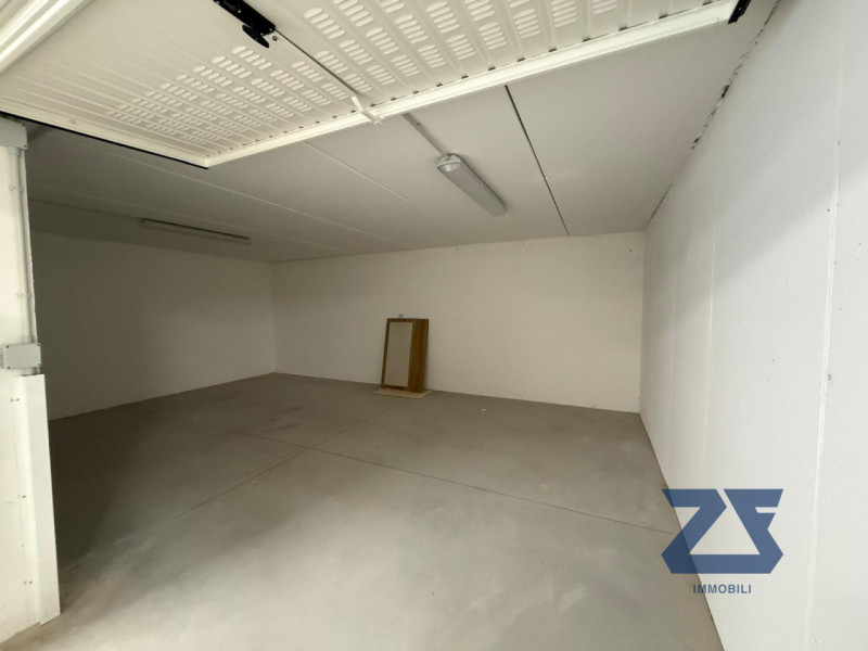 In posizione centrale a Riese Pio X, proponiamo in vendita un elegante e luminoso appartamento ma...