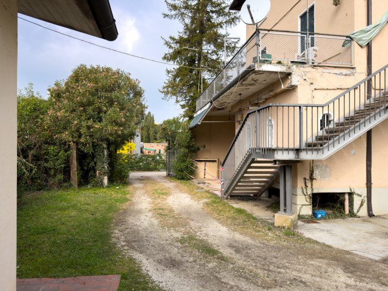 (Per INFO Vittorio 3517343301) Nel verde di Montebelluna proponiamo in vendita un’interessante pa...