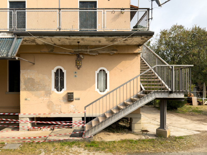 (Per INFO Vittorio 3517343301) Nel verde di Montebelluna proponiamo in vendita un’interessante pa...