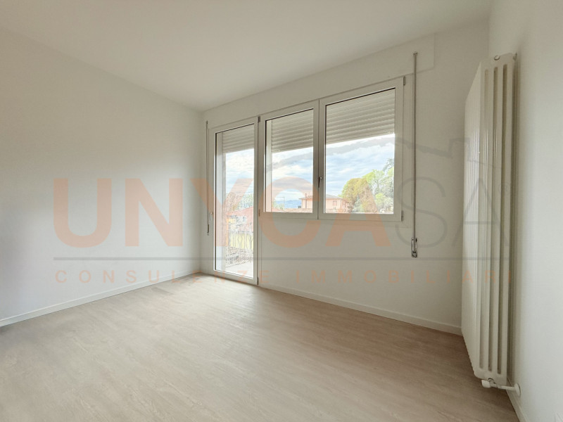 MONTEGALDA: spaziosissimo appartamento posizionato al quarto piano di una palazzina servita da as...