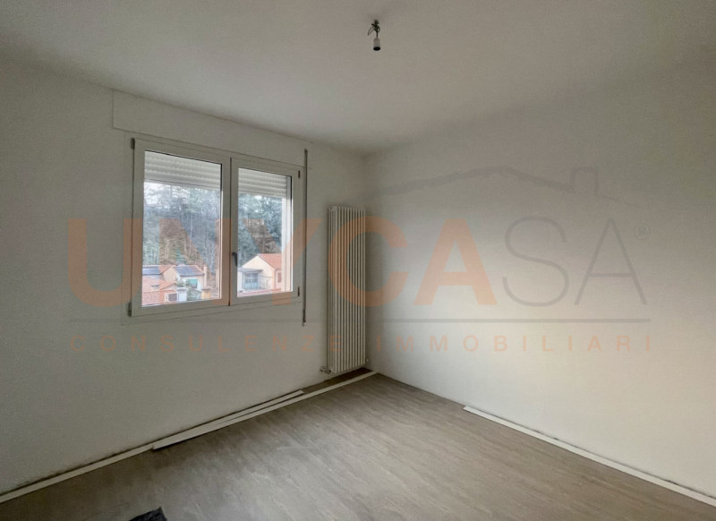 MONTEGALDA: spaziosissimo appartamento posizionato al quarto piano di una palazzina servita da as...