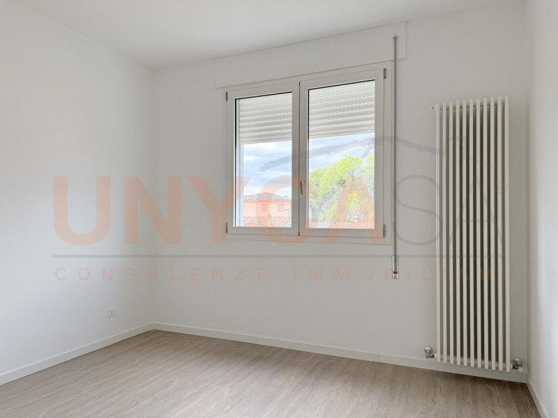 MONTEGALDA: spaziosissimo appartamento posizionato al quarto piano di una palazzina servita da as...