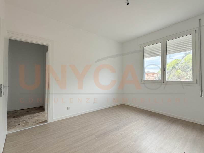 MONTEGALDA: spaziosissimo appartamento posizionato al quarto piano di una palazzina servita da as...