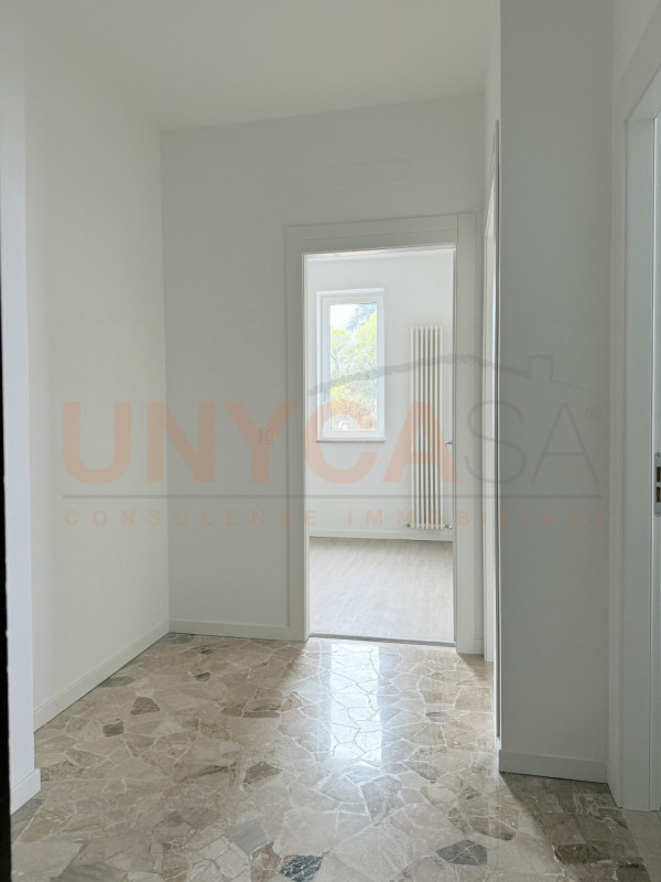 MONTEGALDA: spaziosissimo appartamento posizionato al quarto piano di una palazzina servita da as...