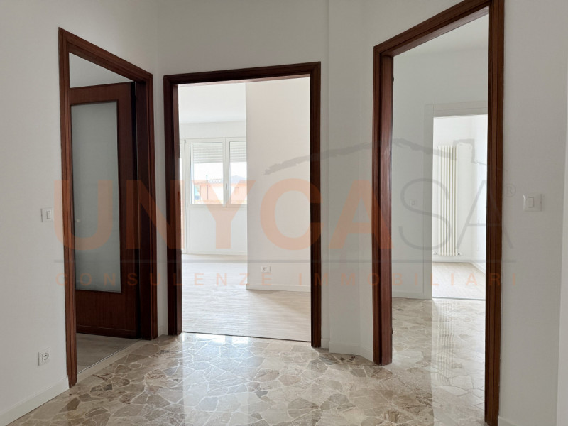 MONTEGALDA: spaziosissimo appartamento posizionato al quarto piano di una palazzina servita da as...