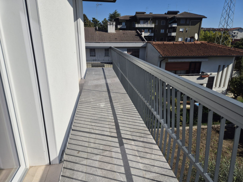 IN ZONA CENTRO SPORT PALLADIO, AMPIO APPARTAMENTO IN BIFAMILIARE CON GIARDINO, TAVERNA E GARAGE-R...