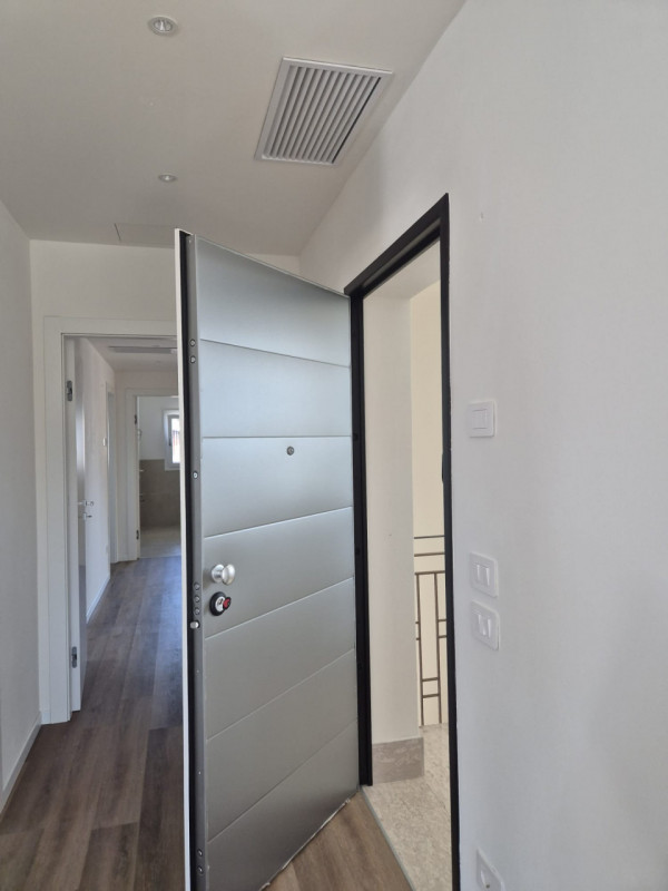 IN ZONA CENTRO SPORT PALLADIO, AMPIO APPARTAMENTO IN BIFAMILIARE CON GIARDINO, TAVERNA E GARAGE-R...