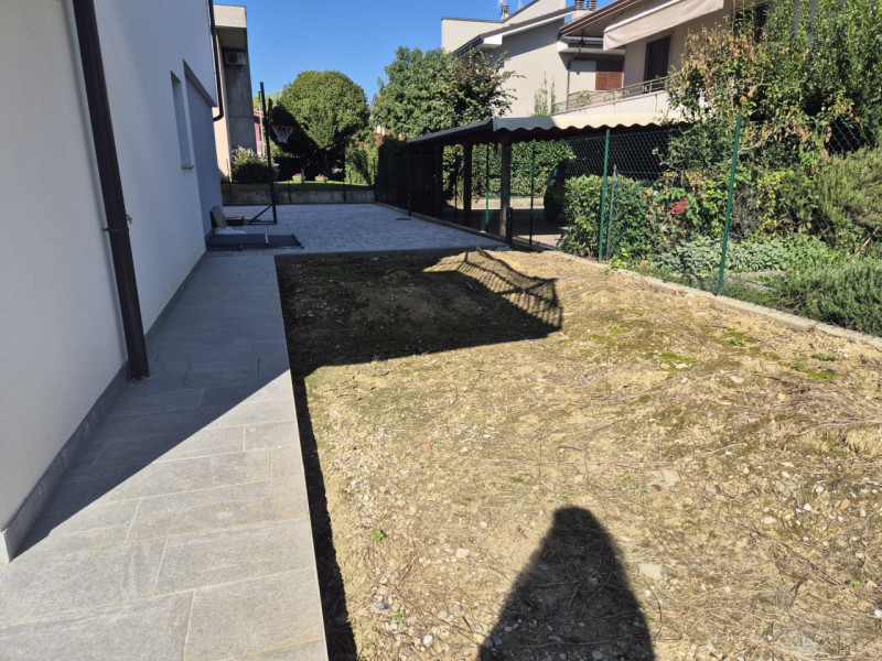 IN ZONA CENTRO SPORT PALLADIO, AMPIO APPARTAMENTO IN BIFAMILIARE CON GIARDINO, TAVERNA E GARAGE-R...