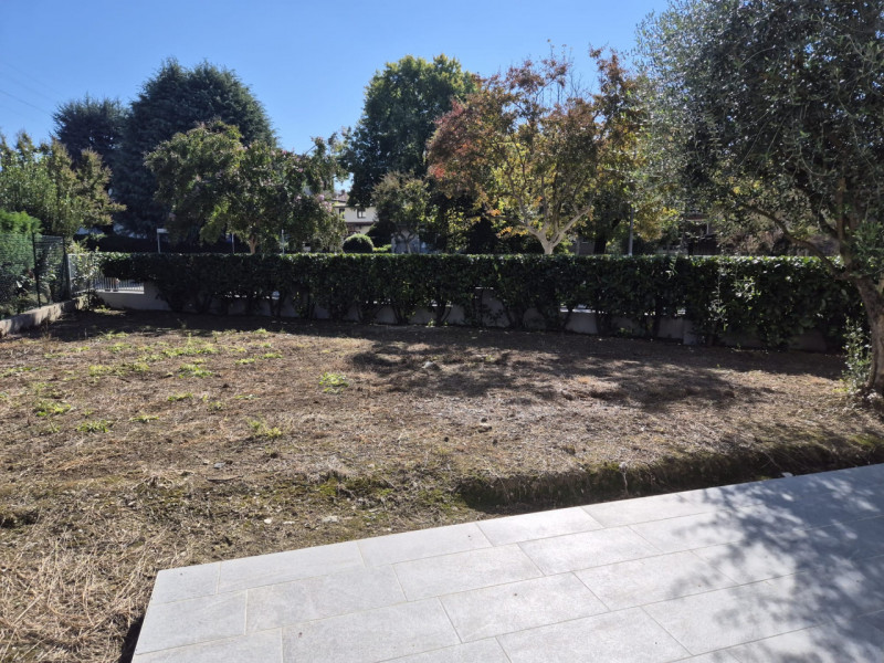 IN ZONA CENTRO SPORT PALLADIO, AMPIO APPARTAMENTO IN BIFAMILIARE CON GIARDINO, TAVERNA E GARAGE-R...