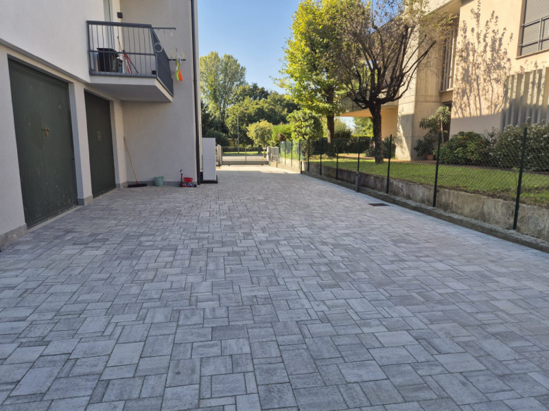 IN ZONA CENTRO SPORT PALLADIO, AMPIO APPARTAMENTO IN BIFAMILIARE CON GIARDINO, TAVERNA E GARAGE-R...