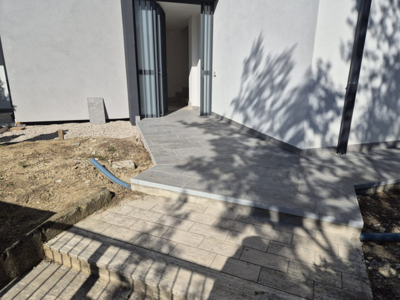 IN ZONA CENTRO SPORT PALLADIO, AMPIO APPARTAMENTO IN BIFAMILIARE CON GIARDINO, TAVERNA E GARAGE-R...