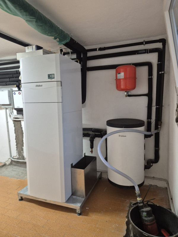 IN ZONA CENTRO SPORT PALLADIO, AMPIO APPARTAMENTO IN BIFAMILIARE CON GIARDINO, TAVERNA E GARAGE-R...