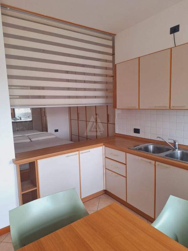 L'agenzia Iris è lieta di presentare un monolocale situato al primo piano con ascensore a Castelf...