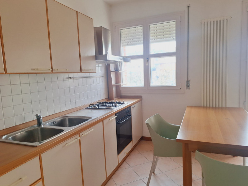 L'agenzia Iris è lieta di presentare un monolocale situato al primo piano con ascensore a Castelf...