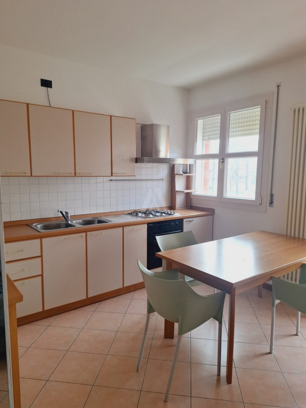 L'agenzia Iris è lieta di presentare un monolocale situato al primo piano con ascensore a Castelf...