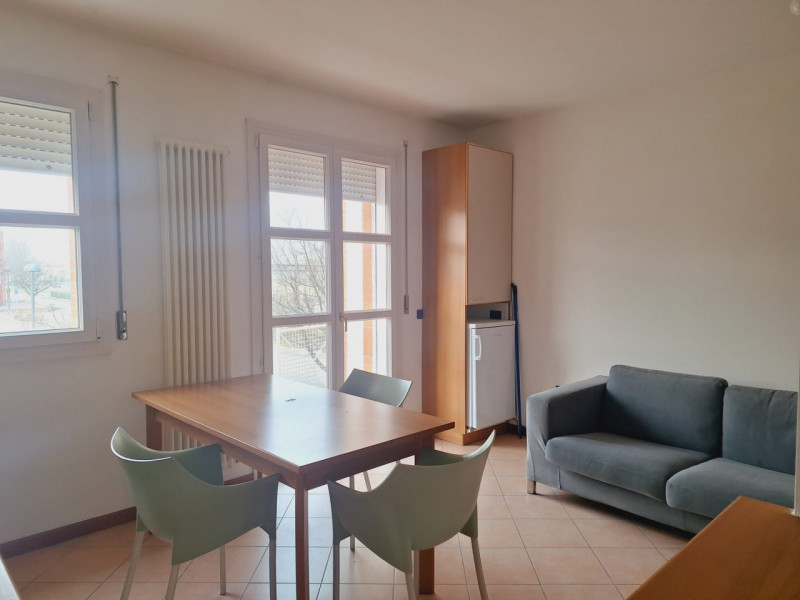 L'agenzia Iris è lieta di presentare un monolocale situato al primo piano con ascensore a Castelf...