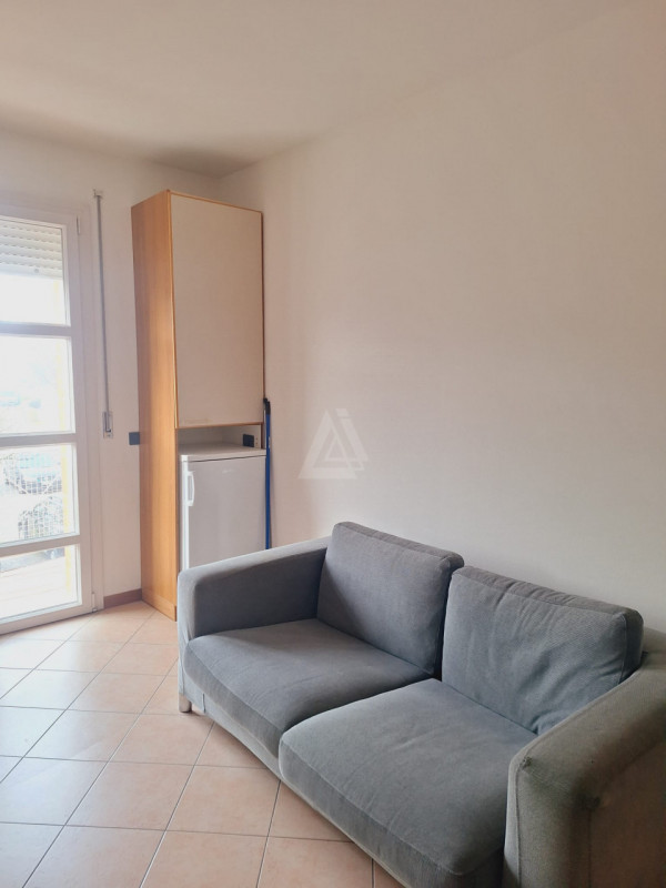 L'agenzia Iris è lieta di presentare un monolocale situato al primo piano con ascensore a Castelf...