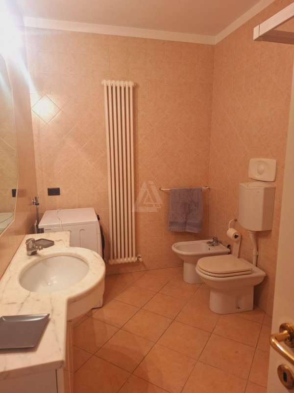 L'agenzia Iris è lieta di presentare un monolocale situato al primo piano con ascensore a Castelf...