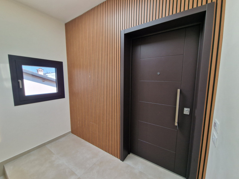 Situato nella rinomata zona residenziale di Sarmeola di Rubano, questo elegante appartamento al s...