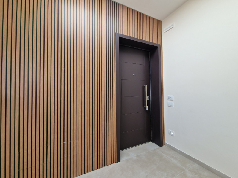 Situato nella rinomata zona residenziale di Sarmeola di Rubano, questo elegante appartamento al s...