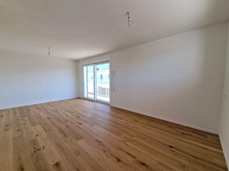 Situato nella rinomata zona residenziale di Sarmeola di Rubano, questo elegante appartamento al s...