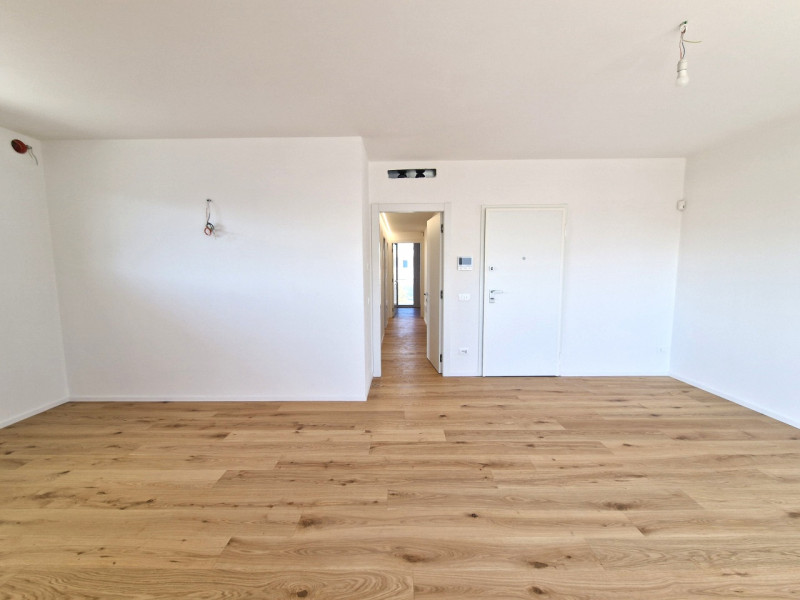 Situato nella rinomata zona residenziale di Sarmeola di Rubano, questo elegante appartamento al s...