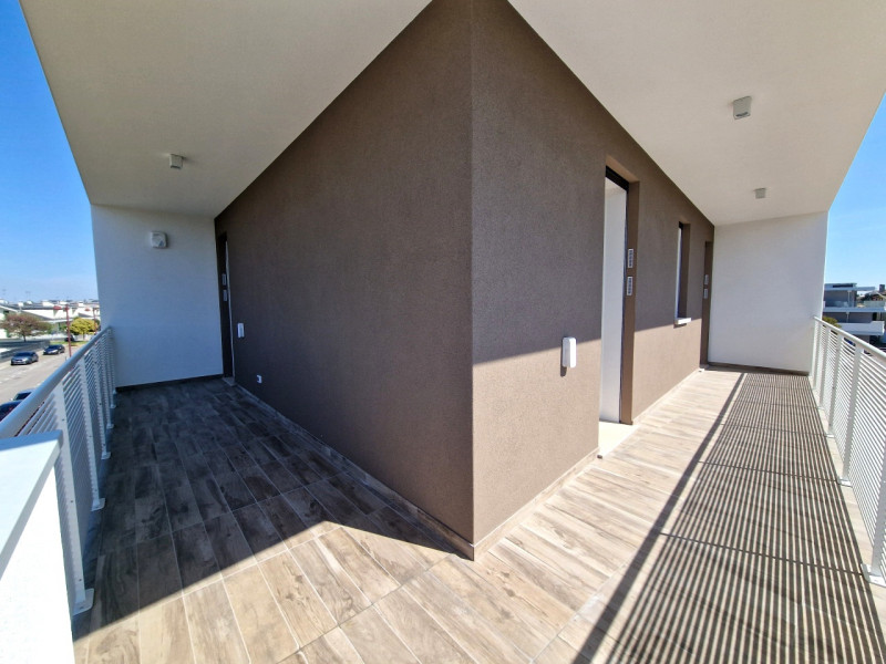 Situato nella rinomata zona residenziale di Sarmeola di Rubano, questo elegante appartamento al s...