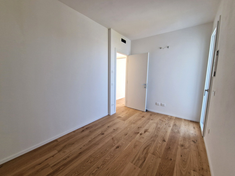 Situato nella rinomata zona residenziale di Sarmeola di Rubano, questo elegante appartamento al s...