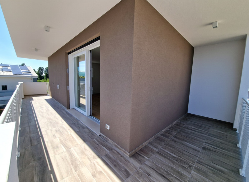 Situato nella rinomata zona residenziale di Sarmeola di Rubano, questo elegante appartamento al s...